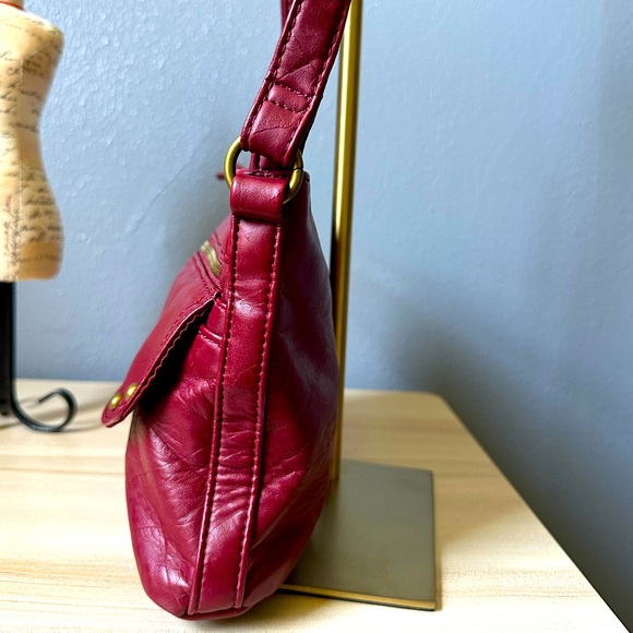 BUENO CROSSBODY MAROON BAG. - Picture 6 of 14